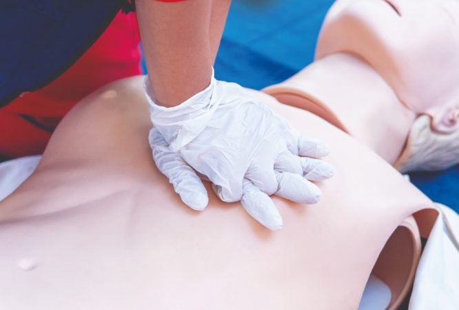 Curso de Soporte Vital Básico (SVB) y Desfibrilación Básica